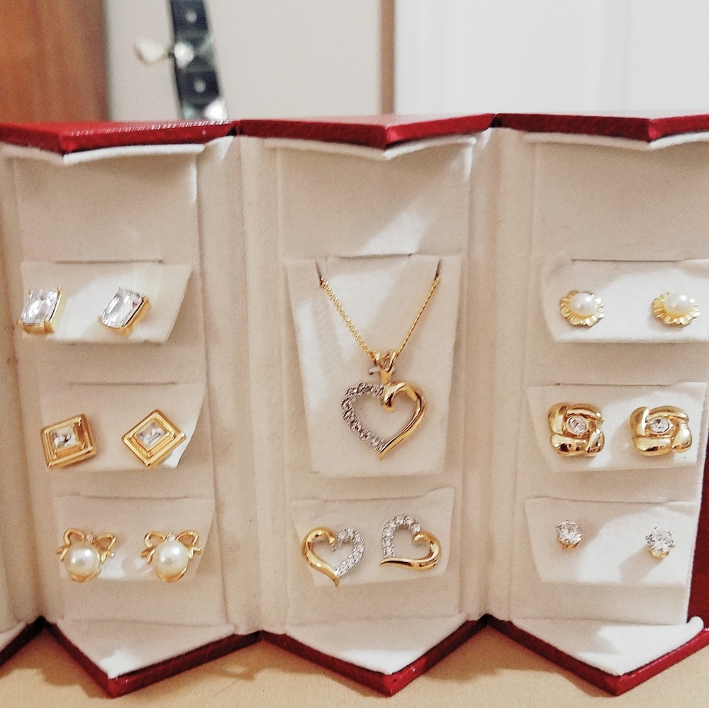 New Necklace Set with 7 pairs of earring